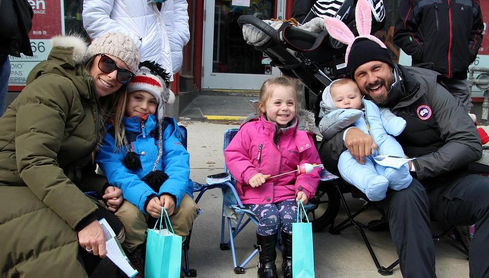 Jordan, njen suprug i njihovih troje djece su rekli da su ih Falun Dafa praktikanti učinili srećnim 
