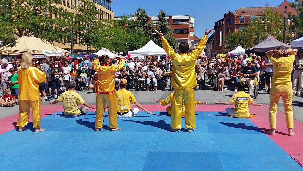 Demonstracija izvođenja vježbi je privukla veliki broj gledalaca.