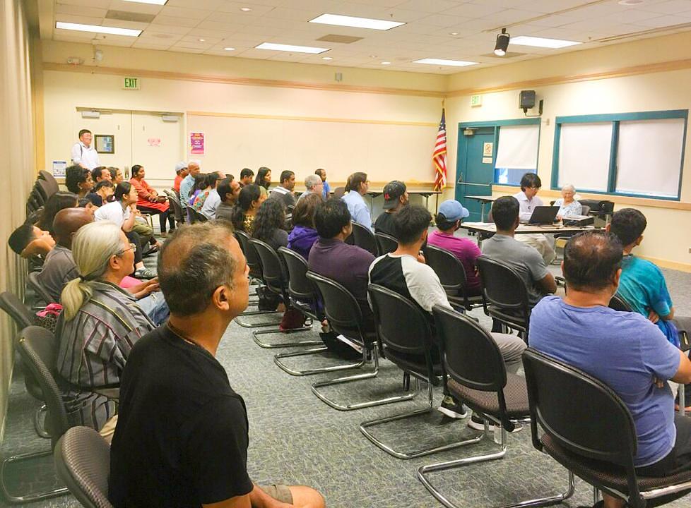 Stanovnici uče o Falun Dafa u javnoj biblioteci u Freemontu