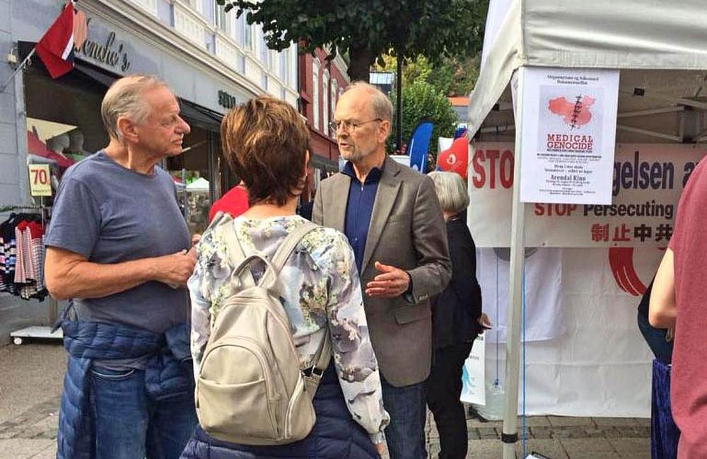 Praktikanti su od 13. do 18. avgusta 2018. godine u Arendalsukeu postavili svoj štand na kojem su posjetiocima predstavljali Falun Gong 