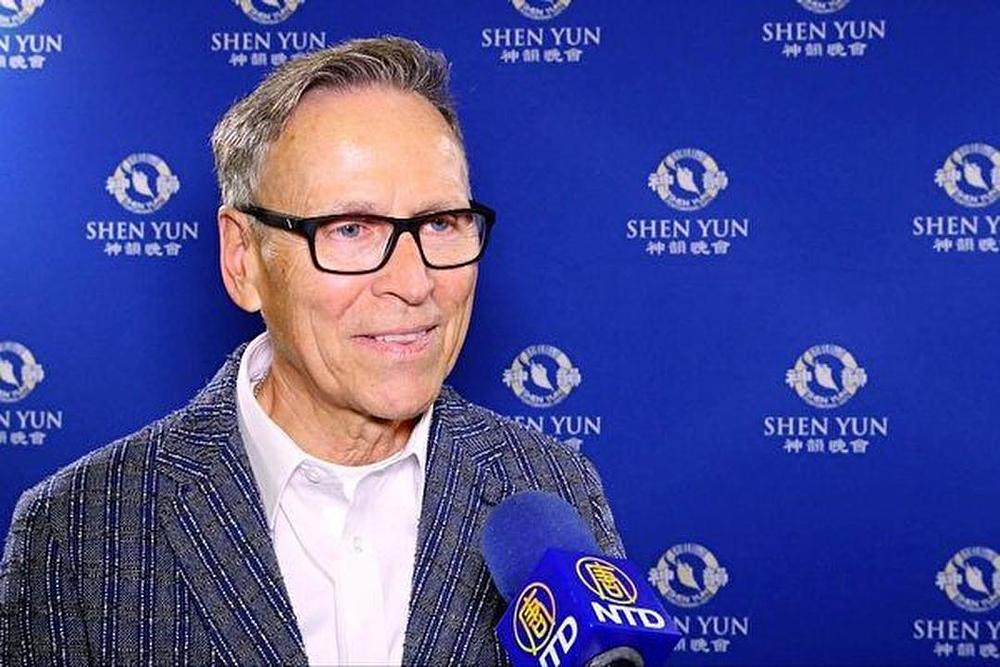 Profesor vizuelnih i scenskih umjetnosti Ron Jessee na predstavi Shen Yuna u Kalifornijskom centru za umjetnost u Escondidu 15. februara 2019. godine.