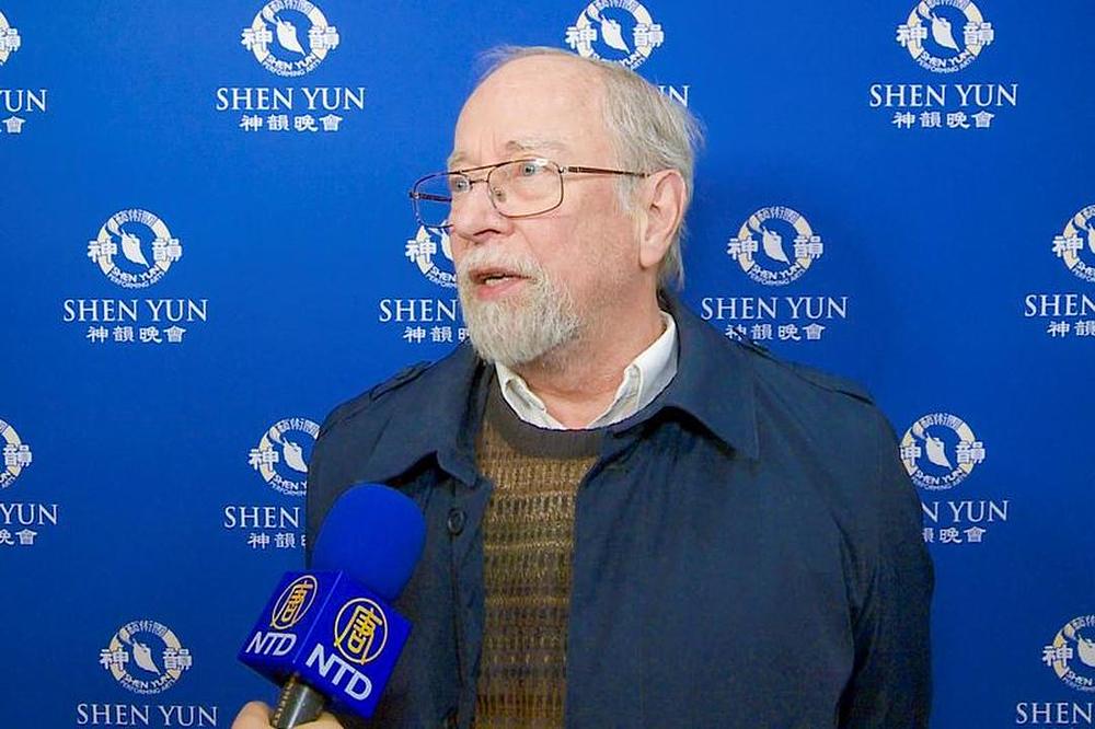 Michael Kelly, bivši glavni muzičar na francuskom rogu u Simfonijskom orkestru u okrugu Delaware, na predstavi Shen Yun u Philadelphiji, Pennsylvania, 15. februara 2019. godine.