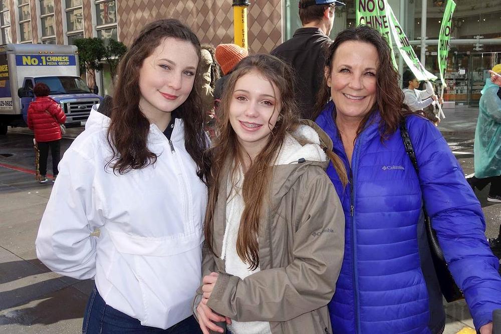 Sue (desno) je došla u San Francisco proslaviti rođendan