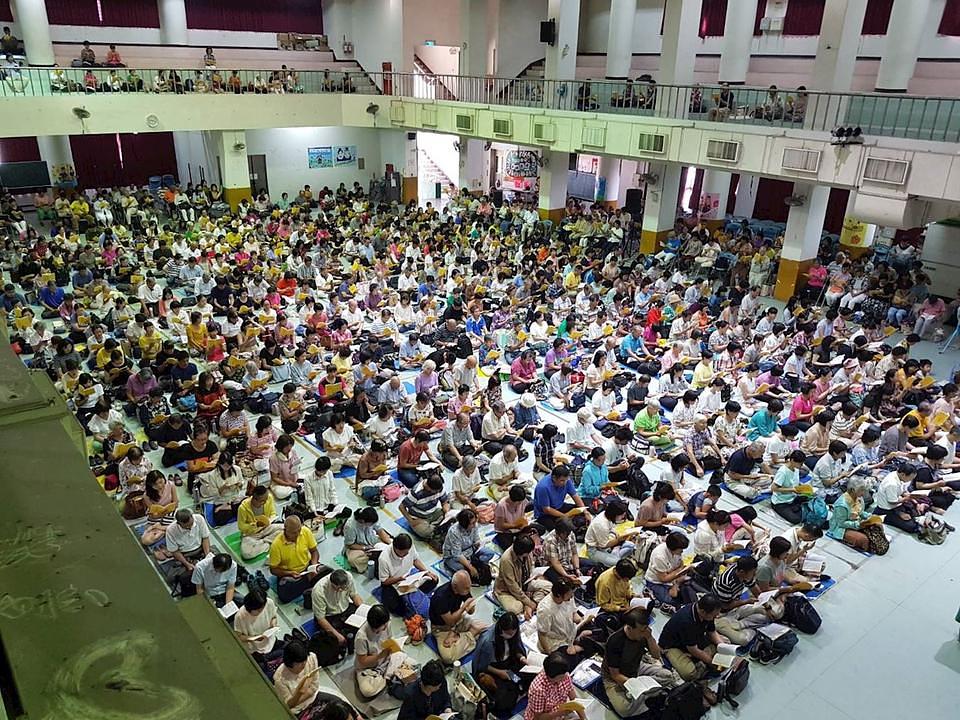 Okupljanje praktikanata na Tajvanu koji često razgovaraju s Kinezima iz kopnene Kine 