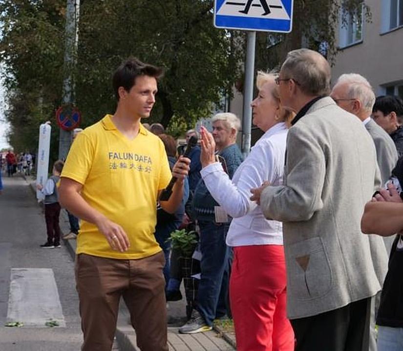 Alicja Dobrowolska smatra da su principi Istinitost-Dobrodušnost-Tolerancija univerzalne vrijednosti.