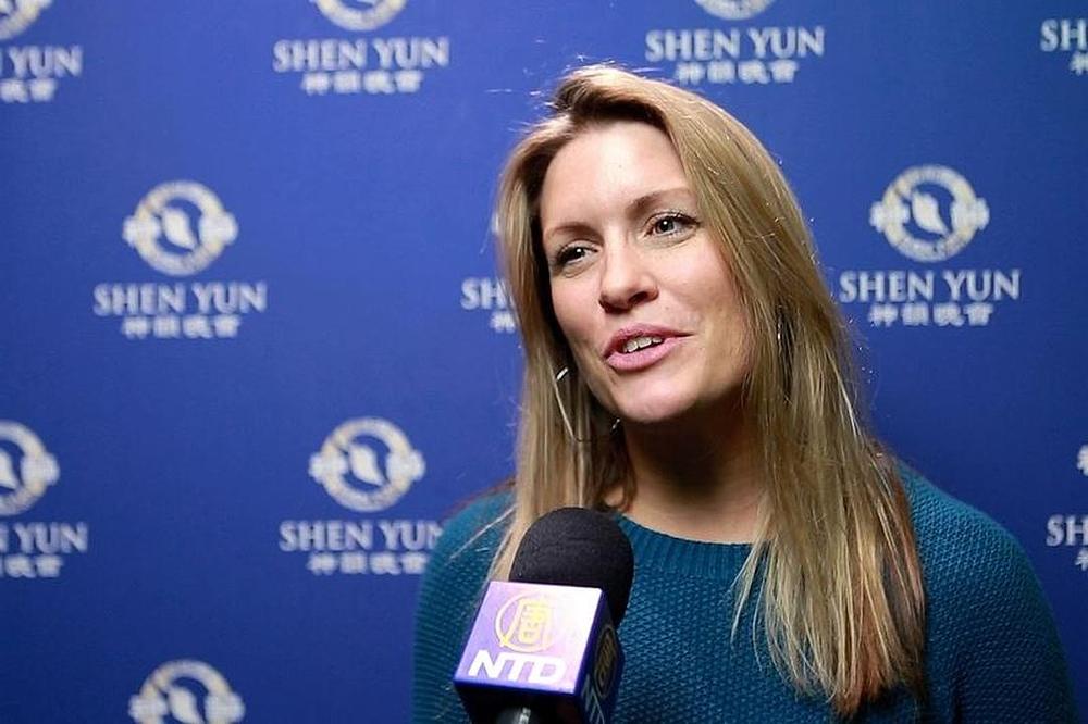 Pippa Taylor, izvršna producentica emisije Chris Moyles šou je prisustvovala predstavi Shen Yuna Eventim Apollo u Londonu 17. januara 2020. godine.