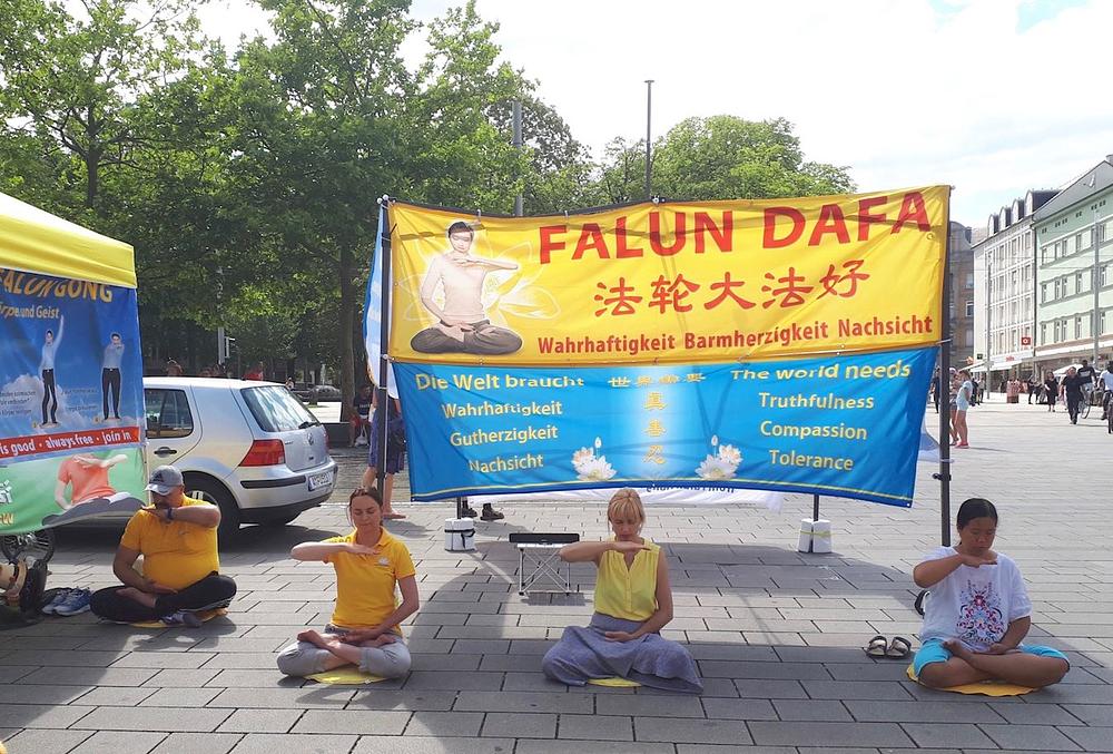  Praktikanti u Augsburgu demonstriraju pet vježbi