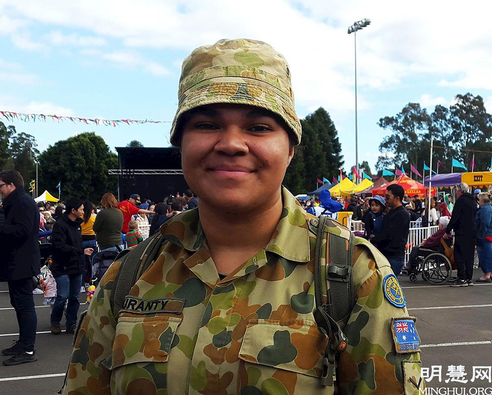 Celeste Muranty, vojno lice, je rekla da je Falun Dafa sjajan i da odiše sretnom, ispravnom energijom. 