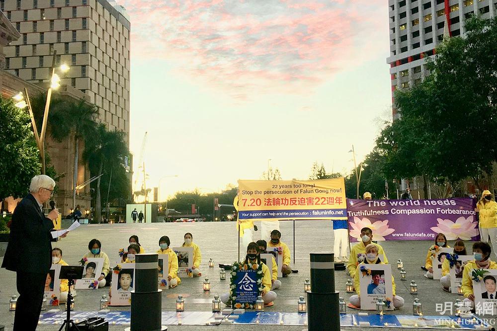 Dr. Cuong Bui, predsjednik vijetnamske zajednice u australskom Queenslandu, govorio je na bdijenju uz svijeće 20. srpnja 2021.