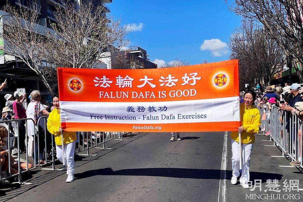 Nastup praktikanata na 72. karnevalu cvijeća u Toowoombi u Queenslandu u Australiji 18. septembra.