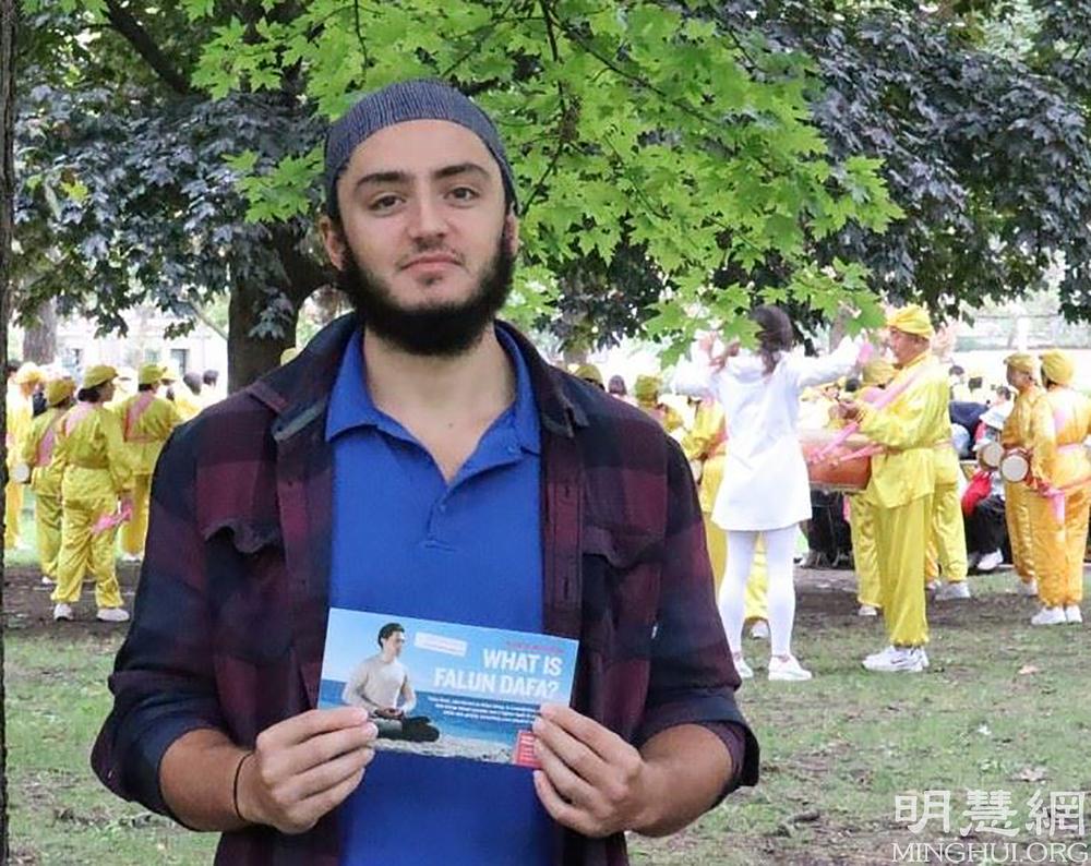 Luca je od praktikanta naučio prvu vježbu.