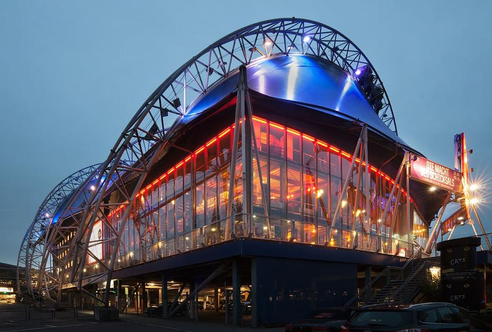  Trupa Shen Yun Global započela je svoju evropsku turneju 2022. sa četiri nastupa u Musical Dome Koln u Kelnu, Nemačka, od 7. do 9. januara. (The Epoch Times)