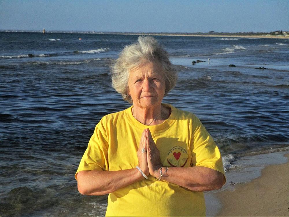  Juliana Turcu želi Učitelju srećnu kinesku Novu godinu. Ona zahvaljuje Učitelju što ju je izveo na put kultivacije i radostan život.