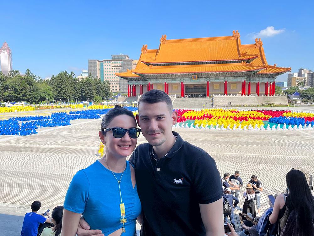 *Lauri Ianalievoj iz Rusije i njezinom prijatelju Vladlen Klochkovu svidjelo se formiranje znakova*
 