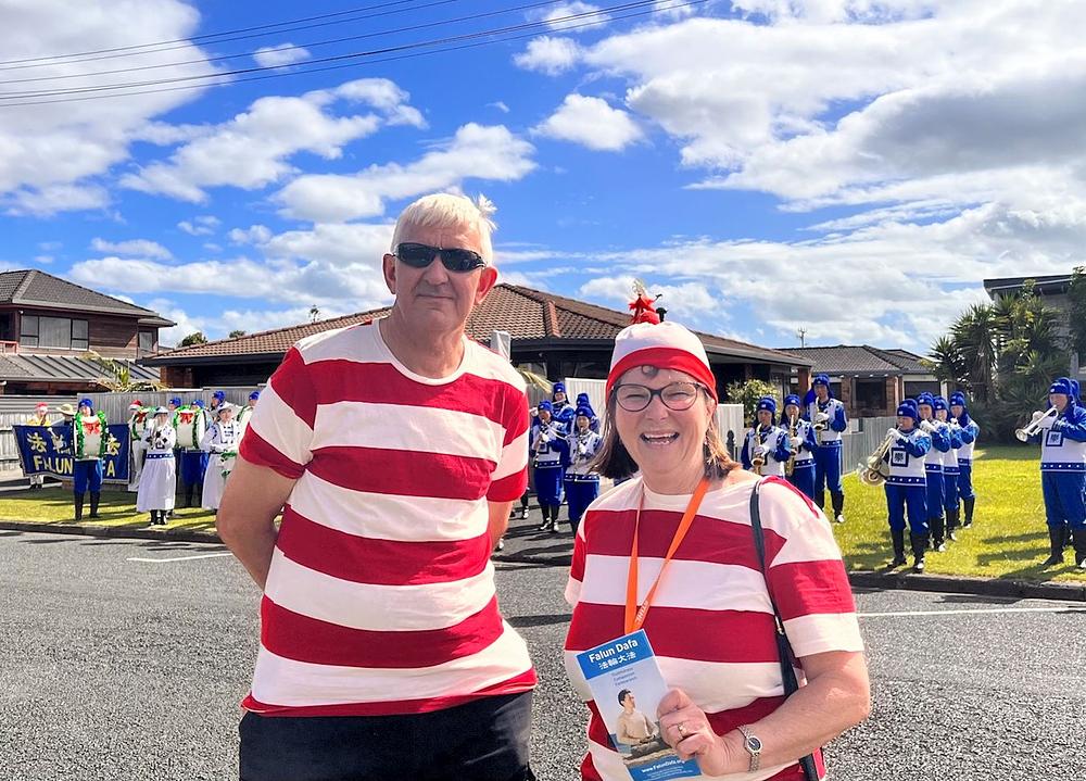 Judy Leishman i njen suprug Peter. Judy je rekla: „Našem društvu su potrebni principi Istinitosti-Dobrodušnosti-Tolerancije.” 