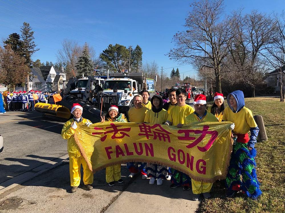 Plesni tim zmajeva sudjelovao je u povorci u Markham-u održanoj 26. studenog 2022. u 11 sati. 