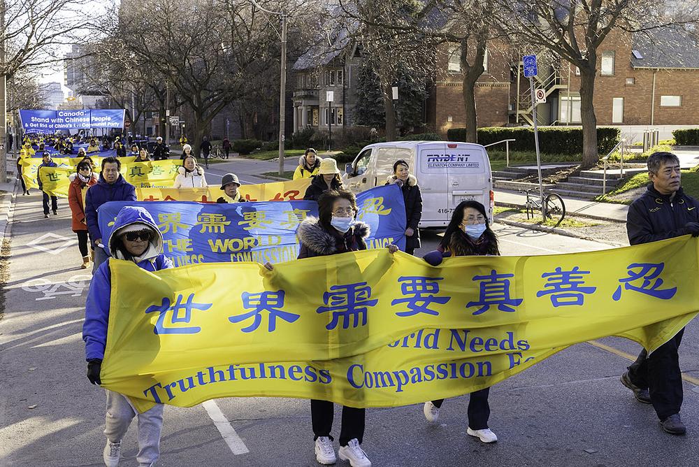Marš do Kineskog konzulata u Torontu.