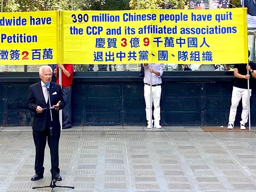 David Edward, profesor i bivši čelnik Australian Broadcasting Authority. 