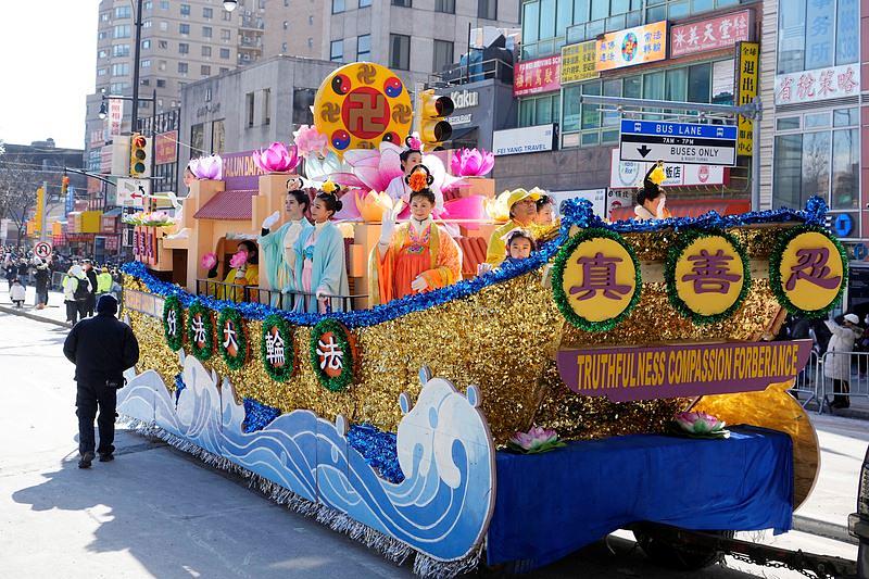 Lijepo ukrašen plovak praktikanata