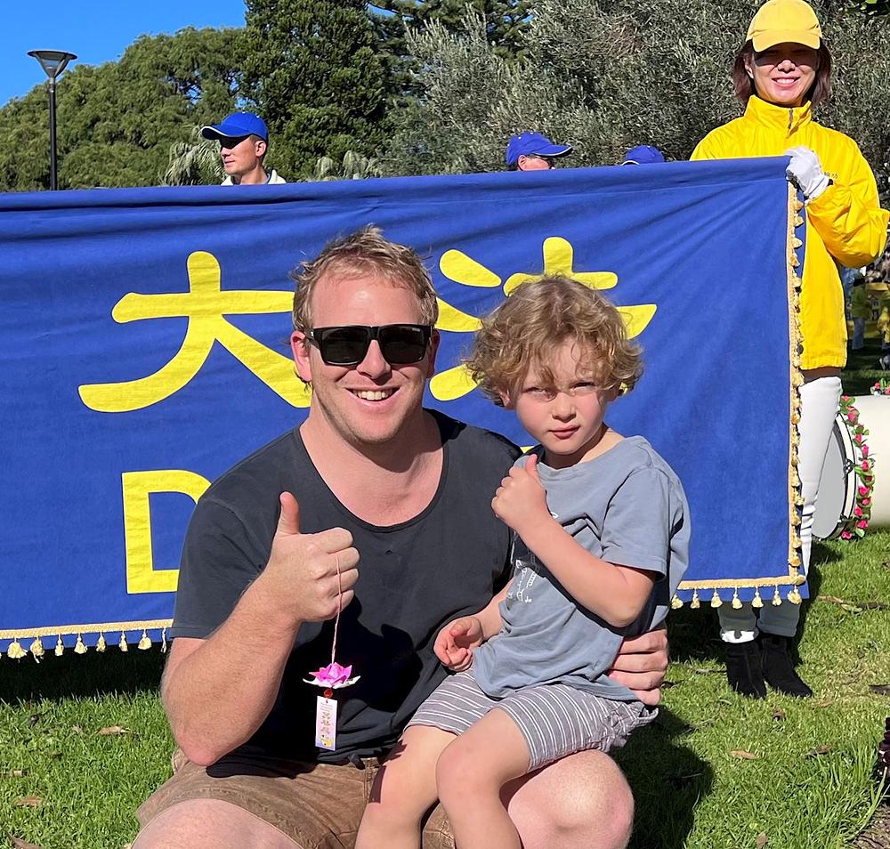 Medicinski tehničar Hunter Osborne i njegov sin