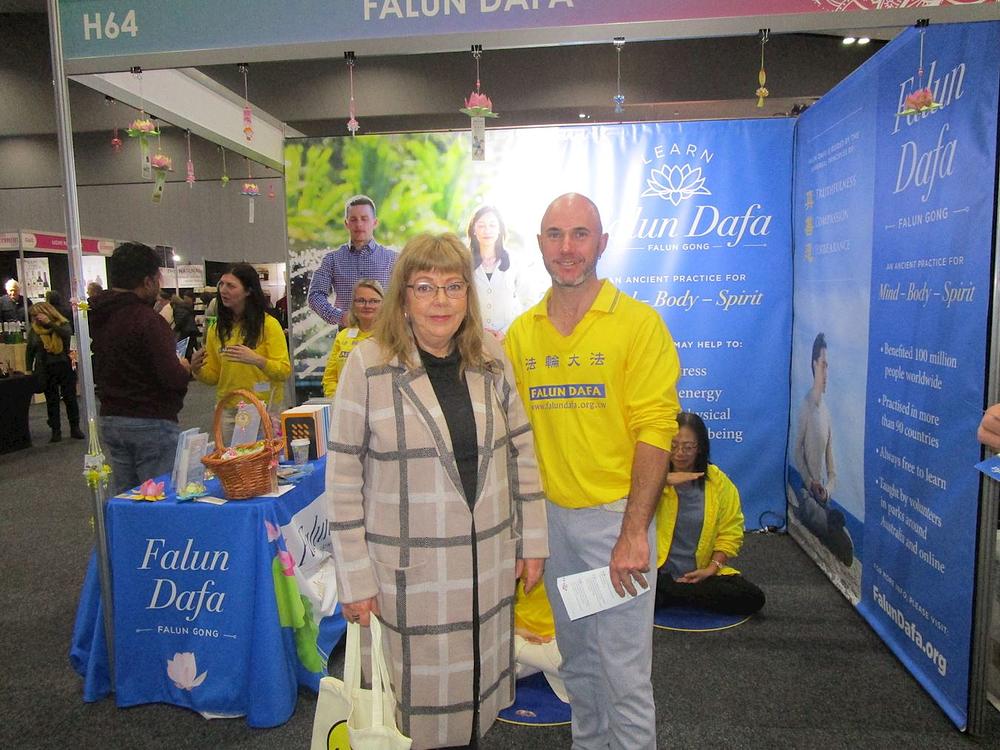  Šeril Džejkobson (levo)