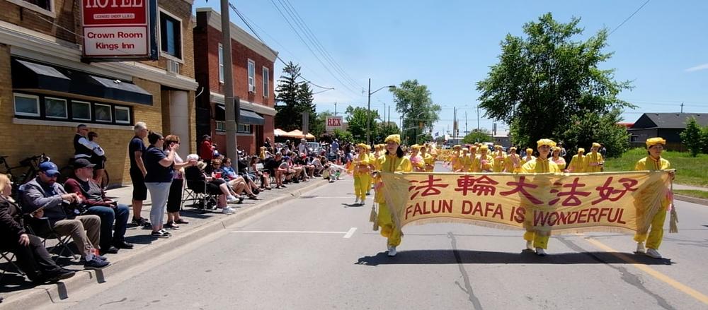 Dobošarska grupa na Velikoj paradi Festivala ruža u Wellandu i „Sound of Music“ Festivalu u Burlingtonu.