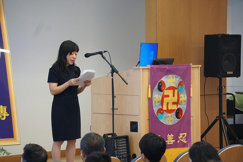 Praktikantica govori o svojim iskustvima u kultivaciji tokom konferencije u Alpharetti, Georgia 9. jula 2022. godine.