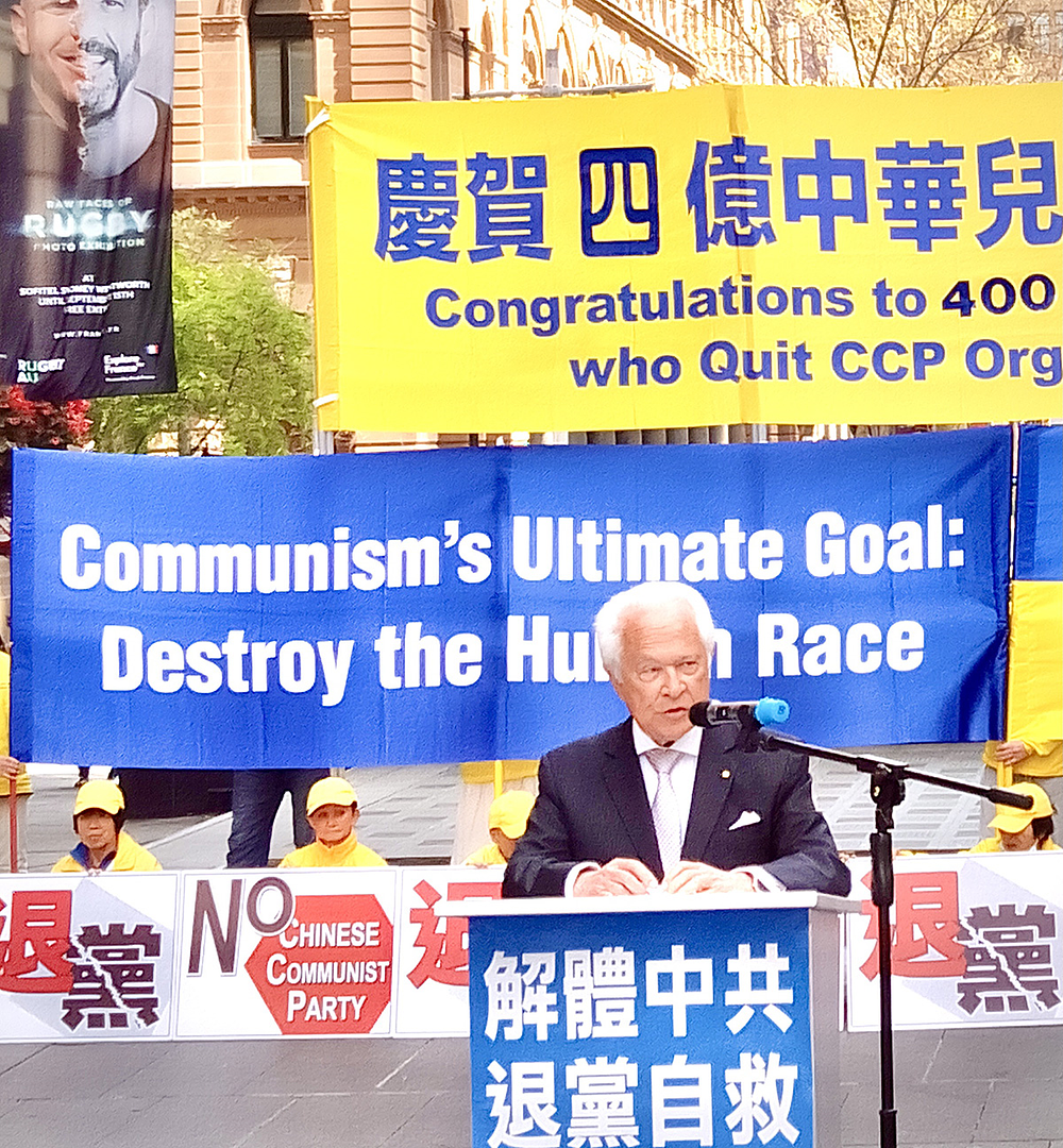 Pravni stručnjak David Flint govorio na skupu.