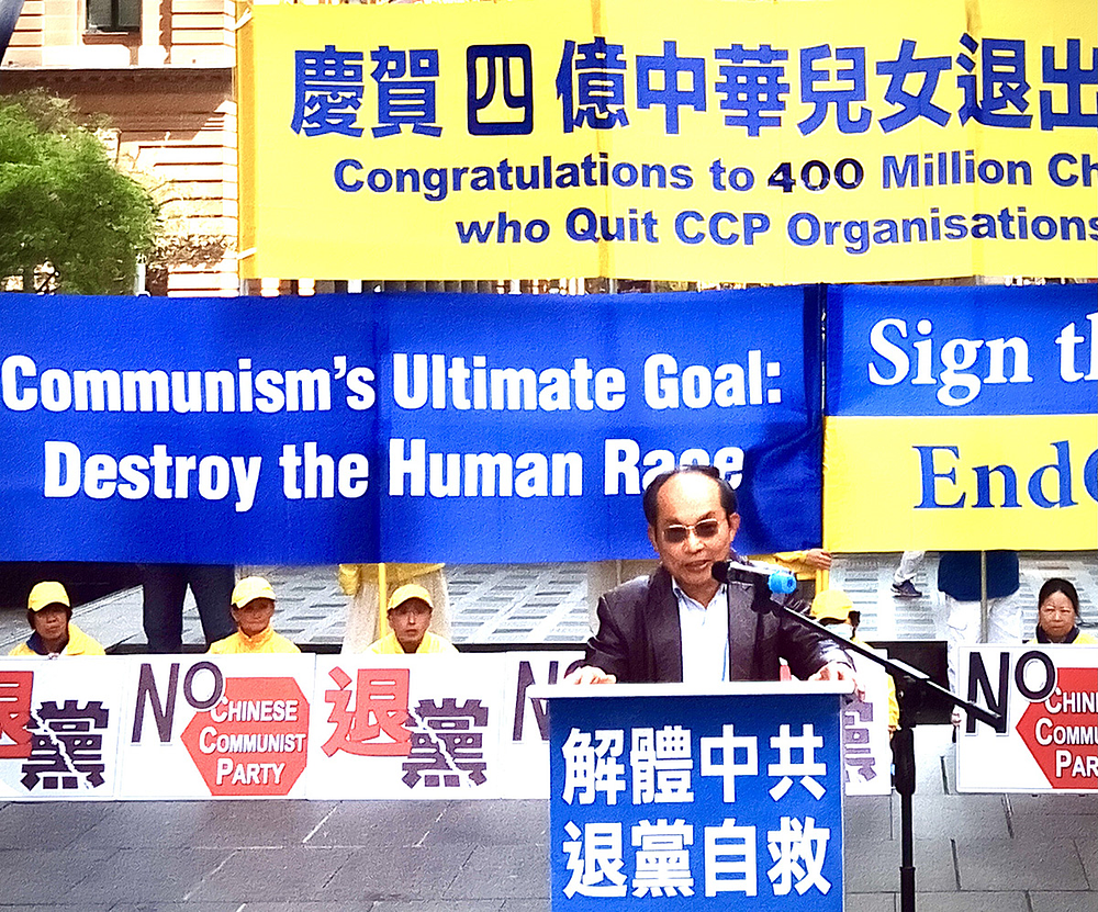 Kineski stručnjak Feng Chongyi govori na skupu.