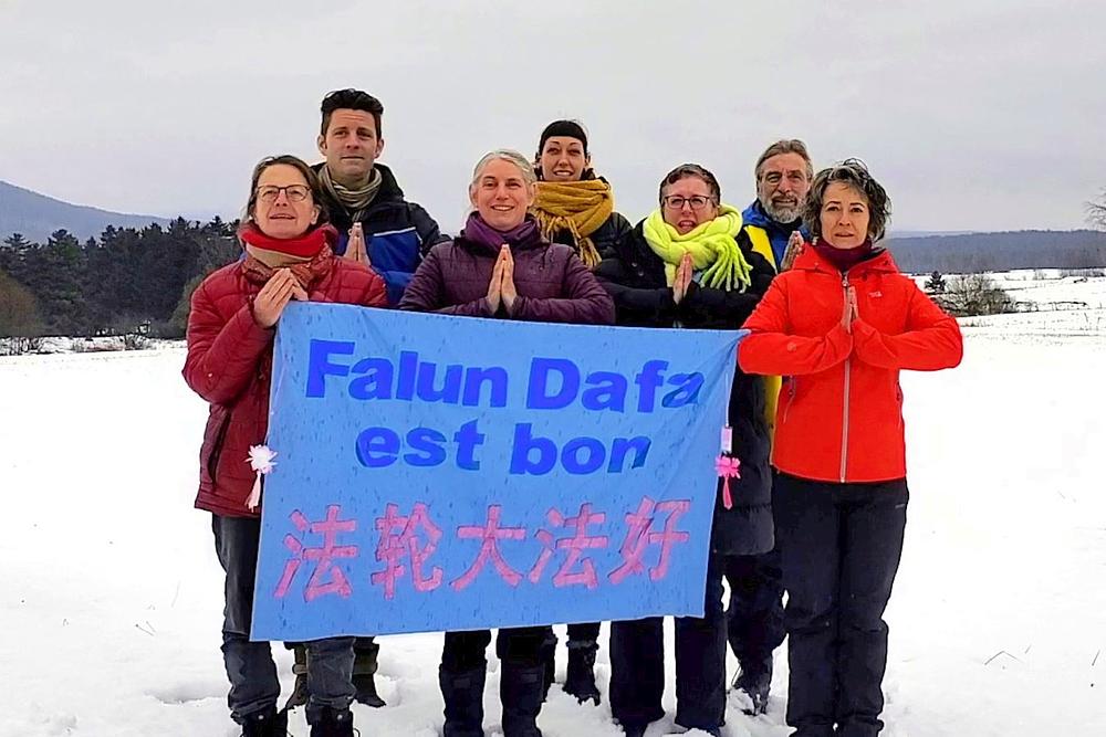  Praktikanti u gradu St-Adrien žele Učitelju Liju sretnu Novu godinu.