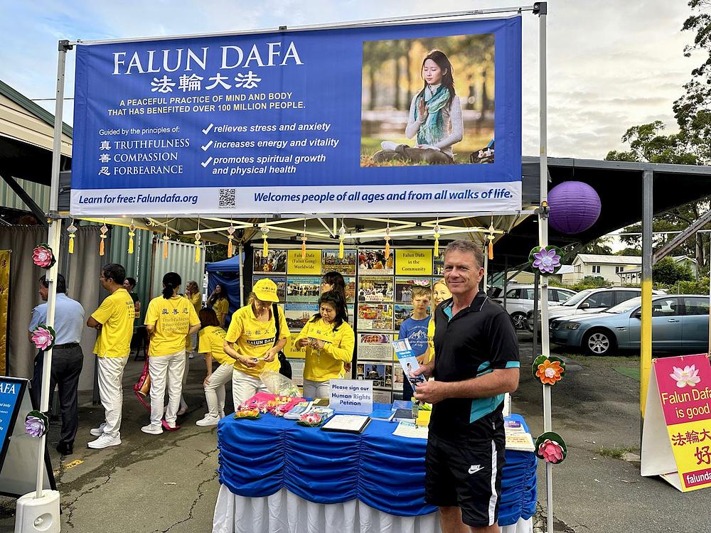 Karl želi praktikantima puno sreće.