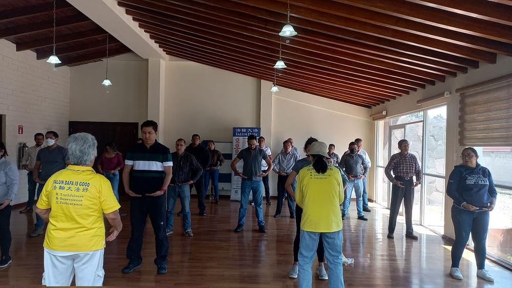 Praktikanti su podučavali vježbe zaposlenike velike elektroenergetske tvrtke u Ekvadoru od 16. veljače do 10. ožujka 2023.