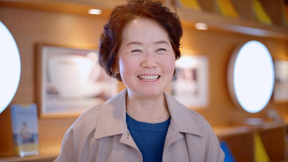  Hiunjeon Hong kaže da čitanje „Zašto čovečanstvo postoji“ može pomoći ljudima da budu dobri prema drugima.
