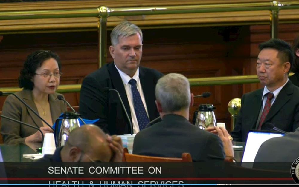 Falun Gong praktikanti govore na saslušanju u Senatu Teksasa. (Snimak ekrana)