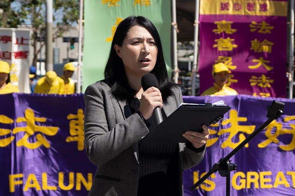 Praktikantica Ding Yue poziva KPK da oslobodi njezinu majku Meng Zhaohong.