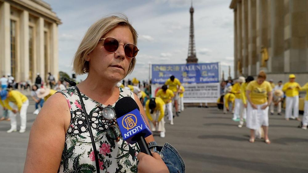 Cirlei Ioris, posjetiteljica iz Engleske, kaže: „Uistinu je važno informirati ljude o događajima u Kini.“