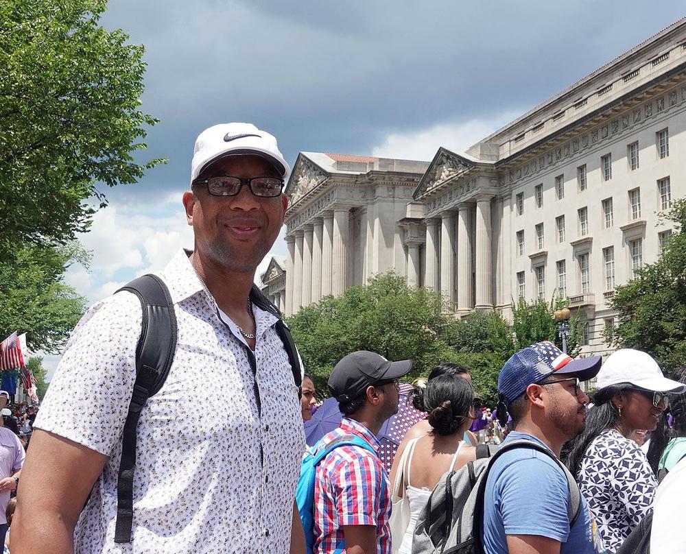  Hari, iz Arlingtona u Virdžiniji, rekao je da je svojim mobilnim telefonom snimio praktikante kako marširaju u paradi.