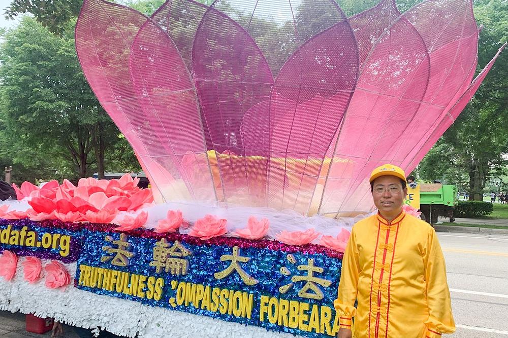  Gospođa Yang, koja je umalo umrla od posljedica mučenja u Kini zbog svoje vjere, zahvalna je što može slobodno prakticira svoja uvjerenja u SAD i da tu praksu dijeliti s javnošću.