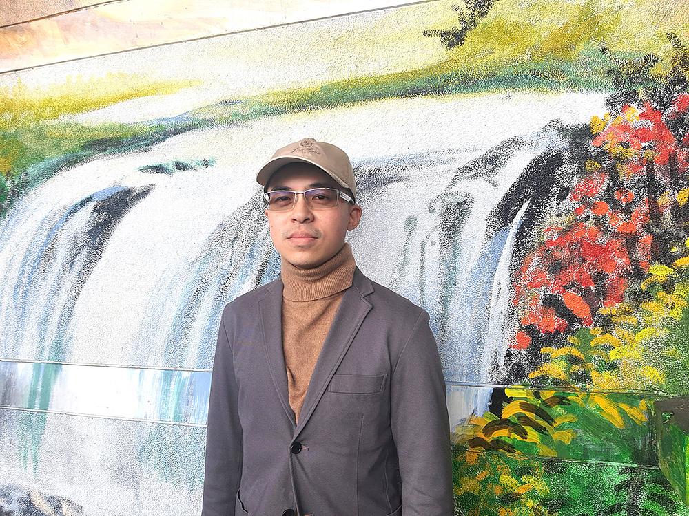 Mašinski inženjer Čen Hsin-hung rekao je da ga je Falun Dafa učinila otvorenog uma.