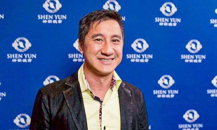 Steve Huang, tajvansko-američki trgovac i poduzetnik, predstavi Shen Yuna je prisustvovao u St. Petersburgu na Floridi, u kazalištu Mahaffey, 19. februara.
 